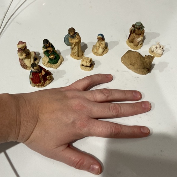 United design Corp. miniature nativity scene 9 pieces - Picture 14 of 14